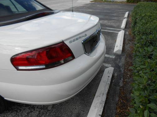 2004 Chrysler Sebring Base