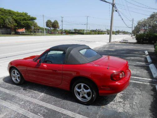 RED 2002 Mazda MX-5 Miata BASE