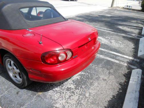 RED 2002 Mazda MX-5 Miata BASE
