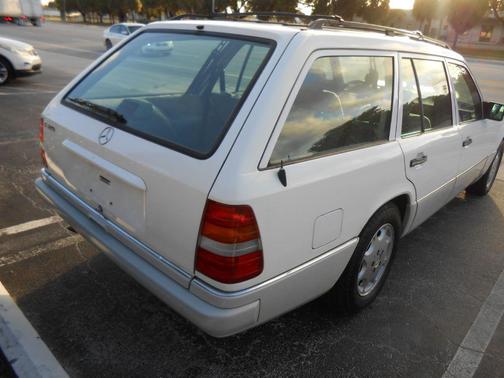 WHITE 1994 Mercedes-Benz E-Class E320