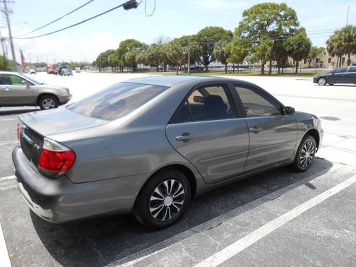 2005 Toyota Camry LE