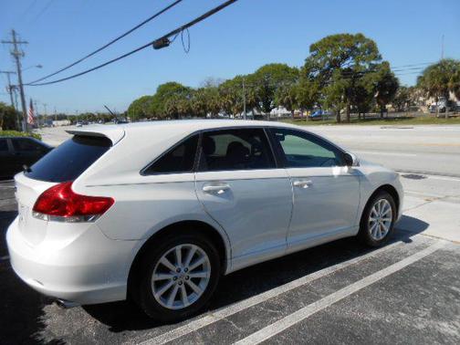 WHITE 2009 Toyota Venza Base
