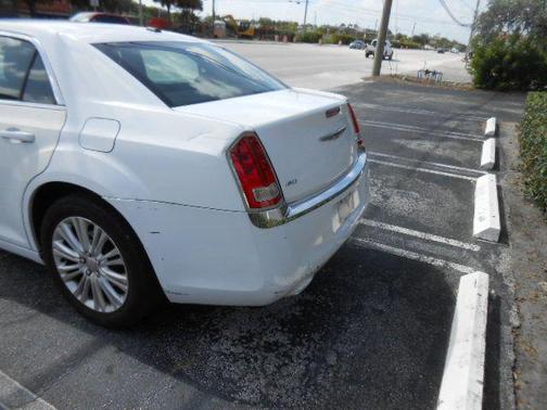 WHITE 2014 Chrysler 300 S
