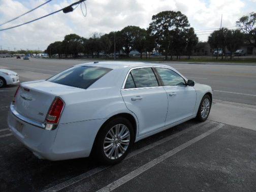 WHITE 2014 Chrysler 300 S