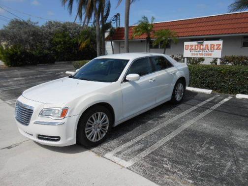 WHITE 2014 Chrysler 300 S