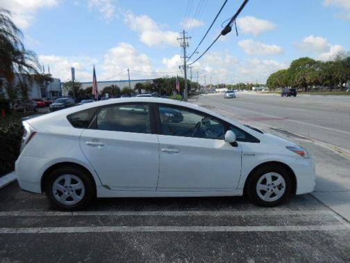 WHITE 2011 Toyota Prius One