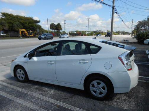 WHITE 2011 Toyota Prius One