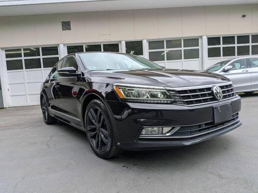 Black 2017 Volkswagen Passat 1.8T SE w/Technology