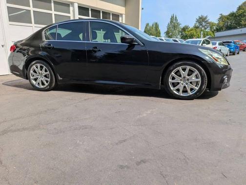 2011 INFINITI G37 Sport
