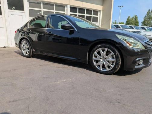 2011 INFINITI G37 Sport