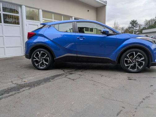 2019 Toyota C-HR XLE 4dr Crossover