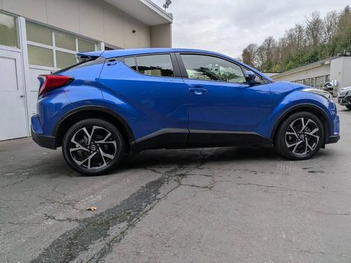 2019 Toyota C-HR XLE 4dr Crossover