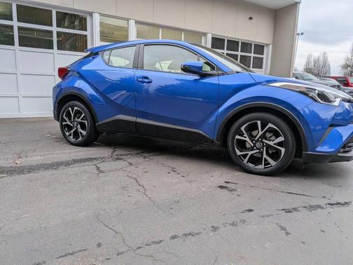 2019 Toyota C-HR XLE 4dr Crossover