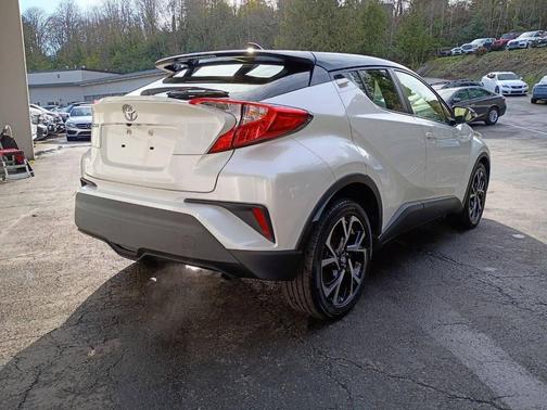 2019 Toyota C-HR XLE 4dr Crossover