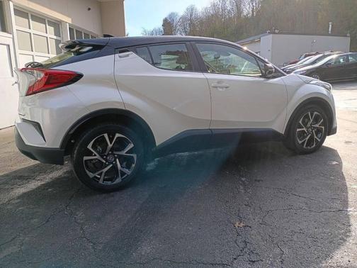 2019 Toyota C-HR XLE 4dr Crossover