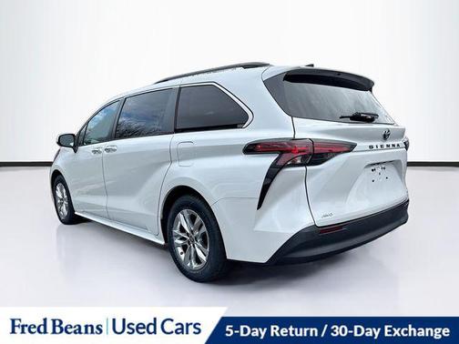 2022 Toyota Sienna XLE
