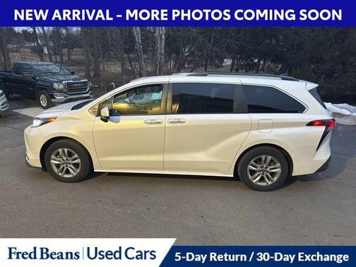 2022 Toyota Sienna XLE