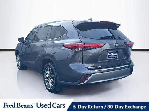 2022 Toyota Highlander Platinum