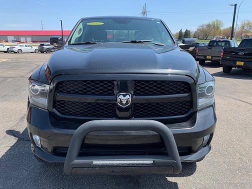 Brilliant Black Crystal 2018 RAM 1500 Sport