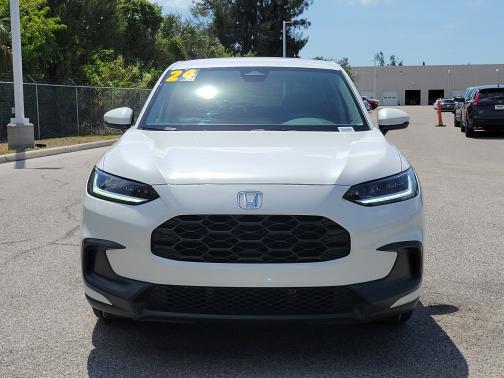 Platinum White Pearl 2024 Honda HR-V
