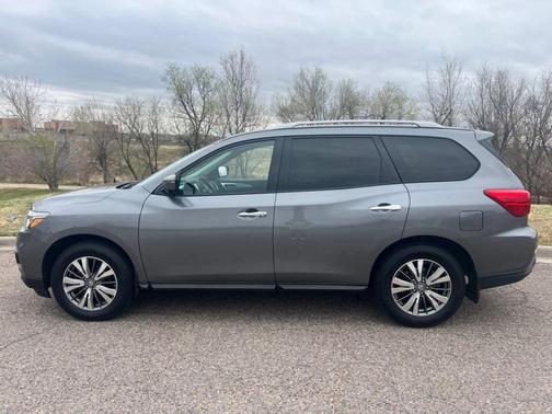 2017 Nissan Pathfinder SL