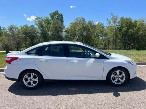 White 2014 Ford Focus SE
