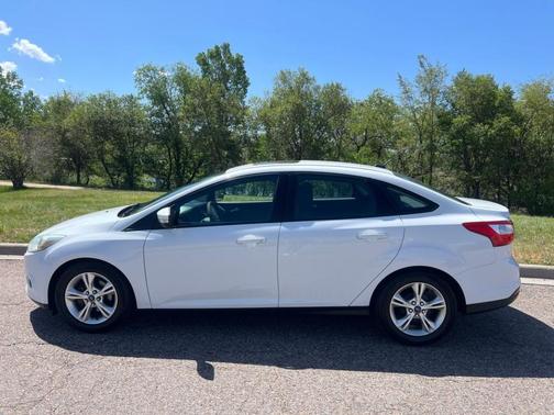 White 2014 Ford Focus SE
