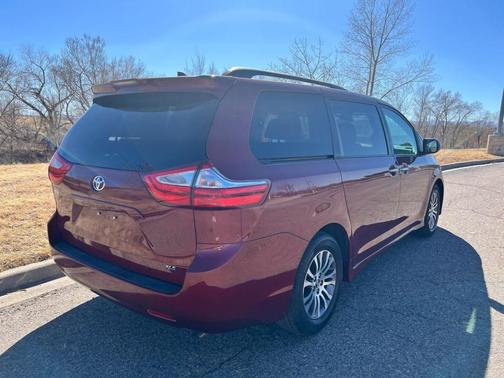 2018 Toyota Sienna XLE