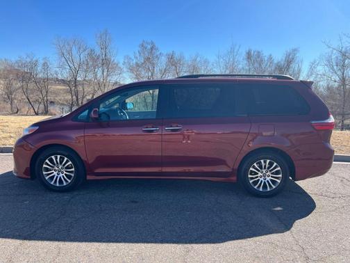 2018 Toyota Sienna XLE
