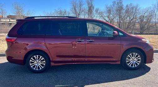 2018 Toyota Sienna XLE