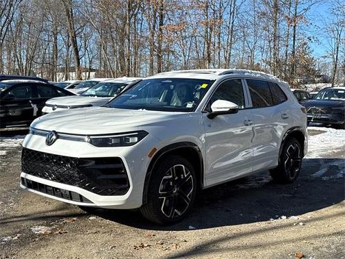 2026 Volkswagen Tiguan 2.0T SEL R-Line