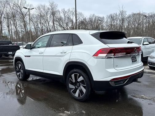 2024 Volkswagen Atlas Cross Sport 2.0T SE w/Technology