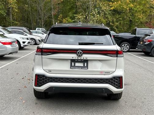 2025 Volkswagen Tiguan 2.0T SE R-Line Black