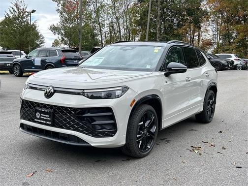 2025 Volkswagen Tiguan 2.0T SE R-Line Black