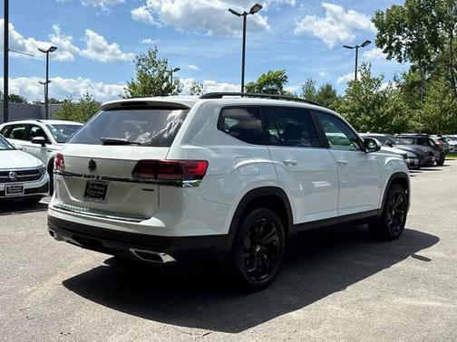 Pure White 2023 Volkswagen Atlas 3.6 SE w/ Technology