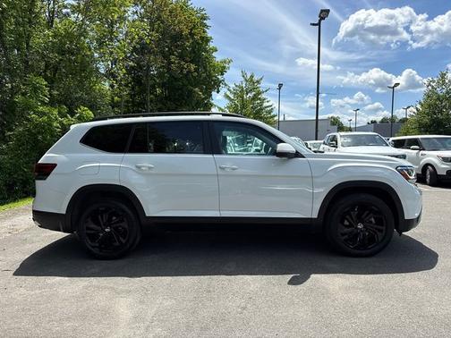 Pure White 2023 Volkswagen Atlas 3.6 SE w/ Technology