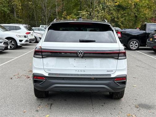 2025 Volkswagen Taos 1.5T SE Black