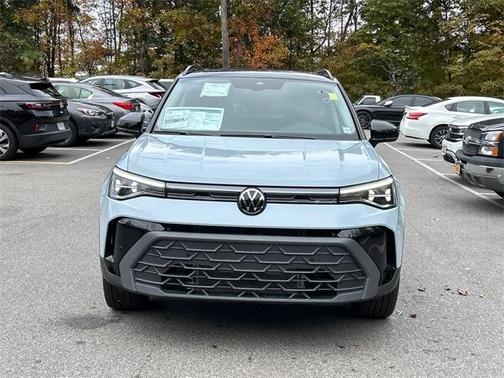 2025 Volkswagen Taos 1.5T SE Black