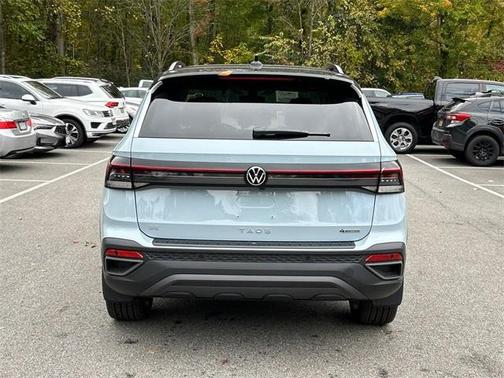 2025 Volkswagen Taos 1.5T SE Black
