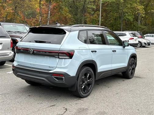 2025 Volkswagen Taos 1.5T SE Black