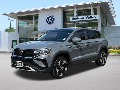 Pure Gray 2024 Volkswagen Taos 1.5T SE