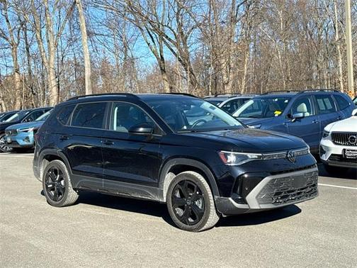 2025 Volkswagen Taos 1.5T SE Black