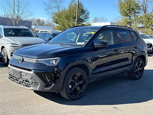 2025 Volkswagen Taos 1.5T SE Black