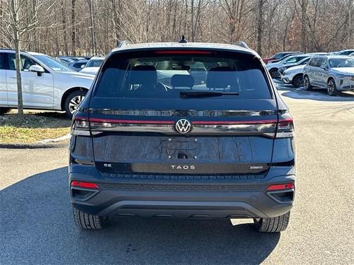 2025 Volkswagen Taos 1.5T SE Black