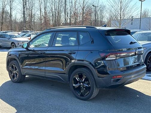 2025 Volkswagen Taos 1.5T SE Black