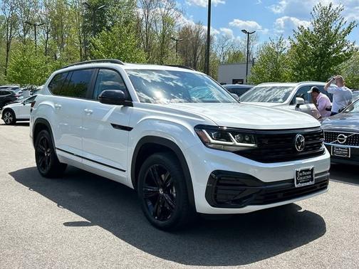Opal White Pearl Effect 2023 Volkswagen Atlas 3.6 V6 SEL R-Line Black