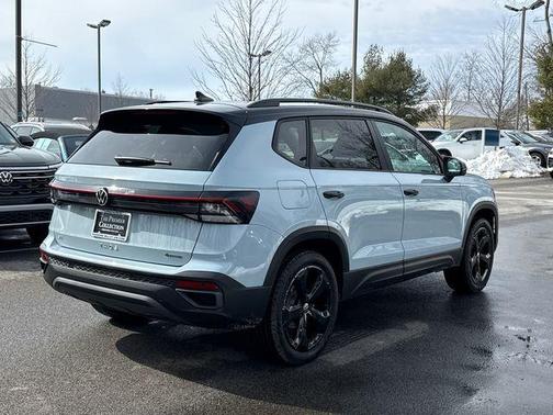 2025 Volkswagen Taos 1.5T SE Black