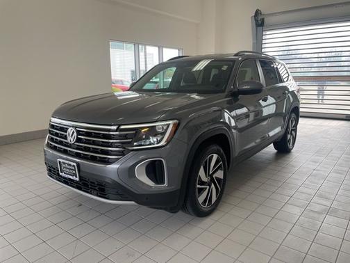 Platinum Gray Metallic 2025 Volkswagen Atlas 2.0T SE