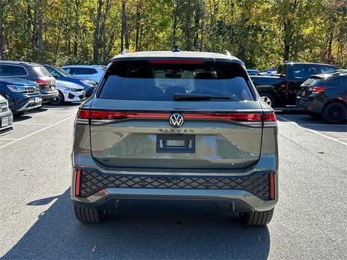 2025 Volkswagen Tiguan 2.0T SE R-Line Black
