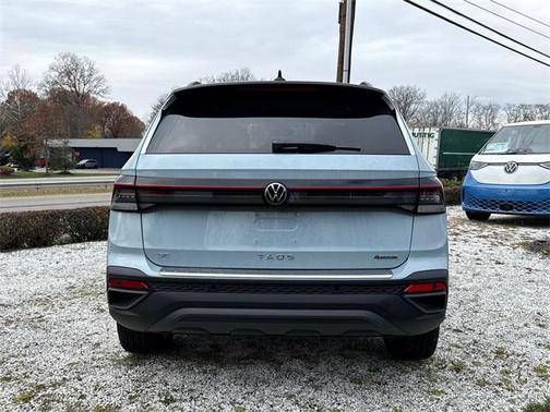 2025 Volkswagen Taos 1.5T SE Black